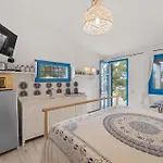Paradiso Lodge *